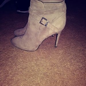 Really cute heels.